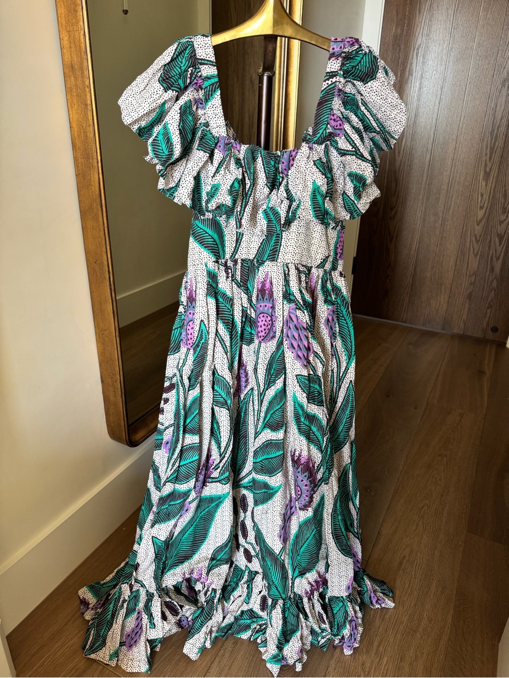 Anthropology floral button down dress size 6. Ruffle detail, beautiful fabric